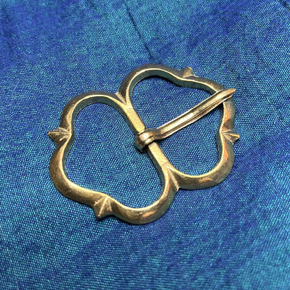 Boucle de lunettes médiévale - Large boucle en forme de D trèfle