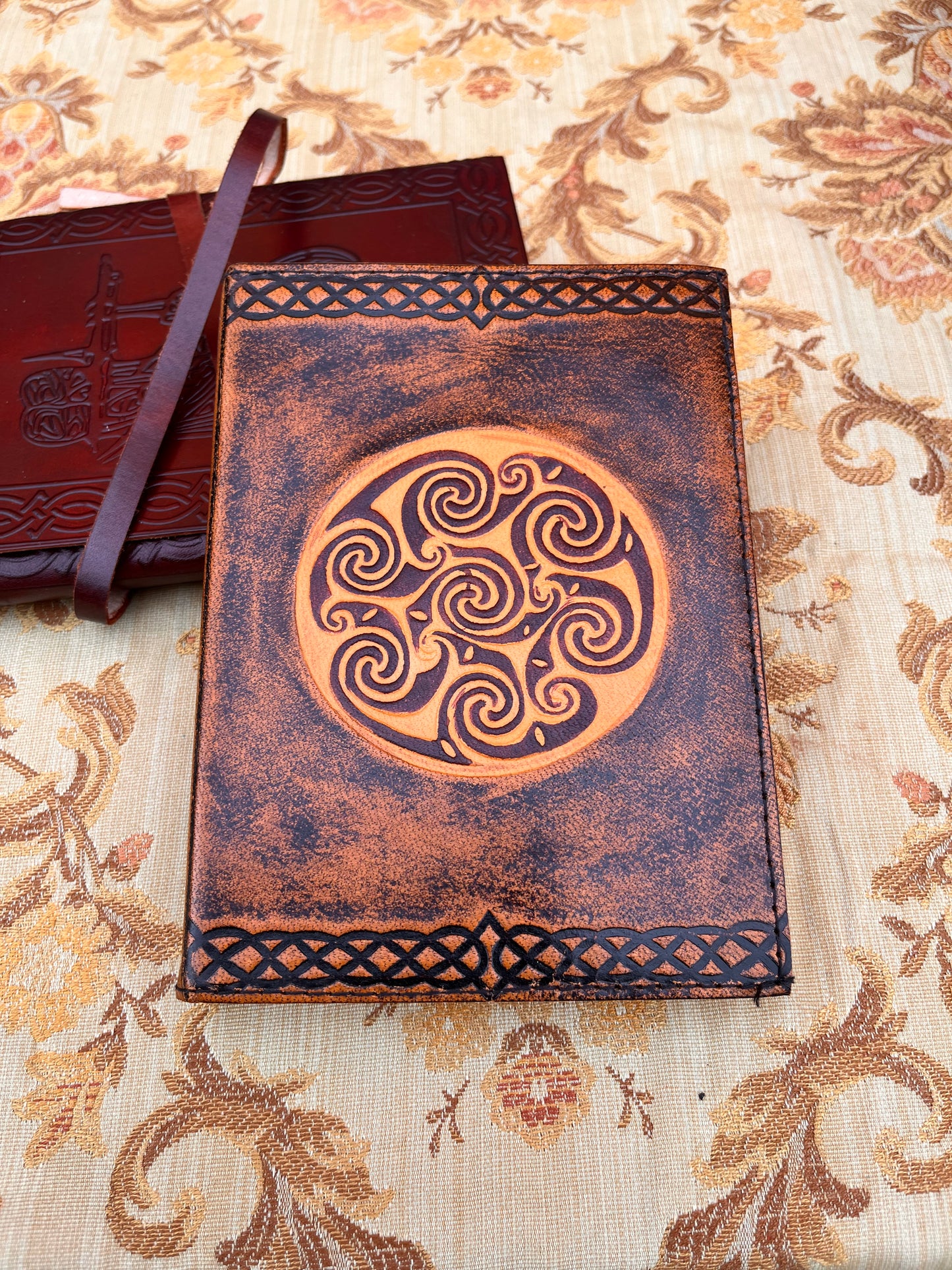Journal à spirale celtique en cuir marron
