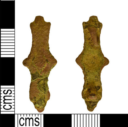 Longs goujons médiévaux en laiton - 3 barres avec piques à l'extrémité