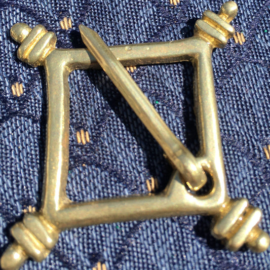 Broche Pastille Médiévale - avec bornes décoratives