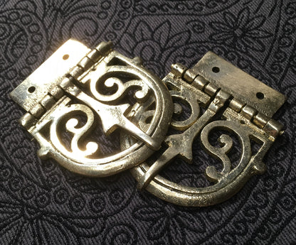 Roman buckle replica with scrolling design, sand cast for 2-inch straps. Brass construction inspired by Vindonissa artifacts, ideal for historical reenactments.