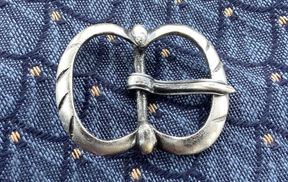 Boucle Renaissance moyenne incisée en argent